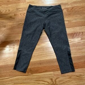 Mpg size small cropped workout pants with back zip pocket